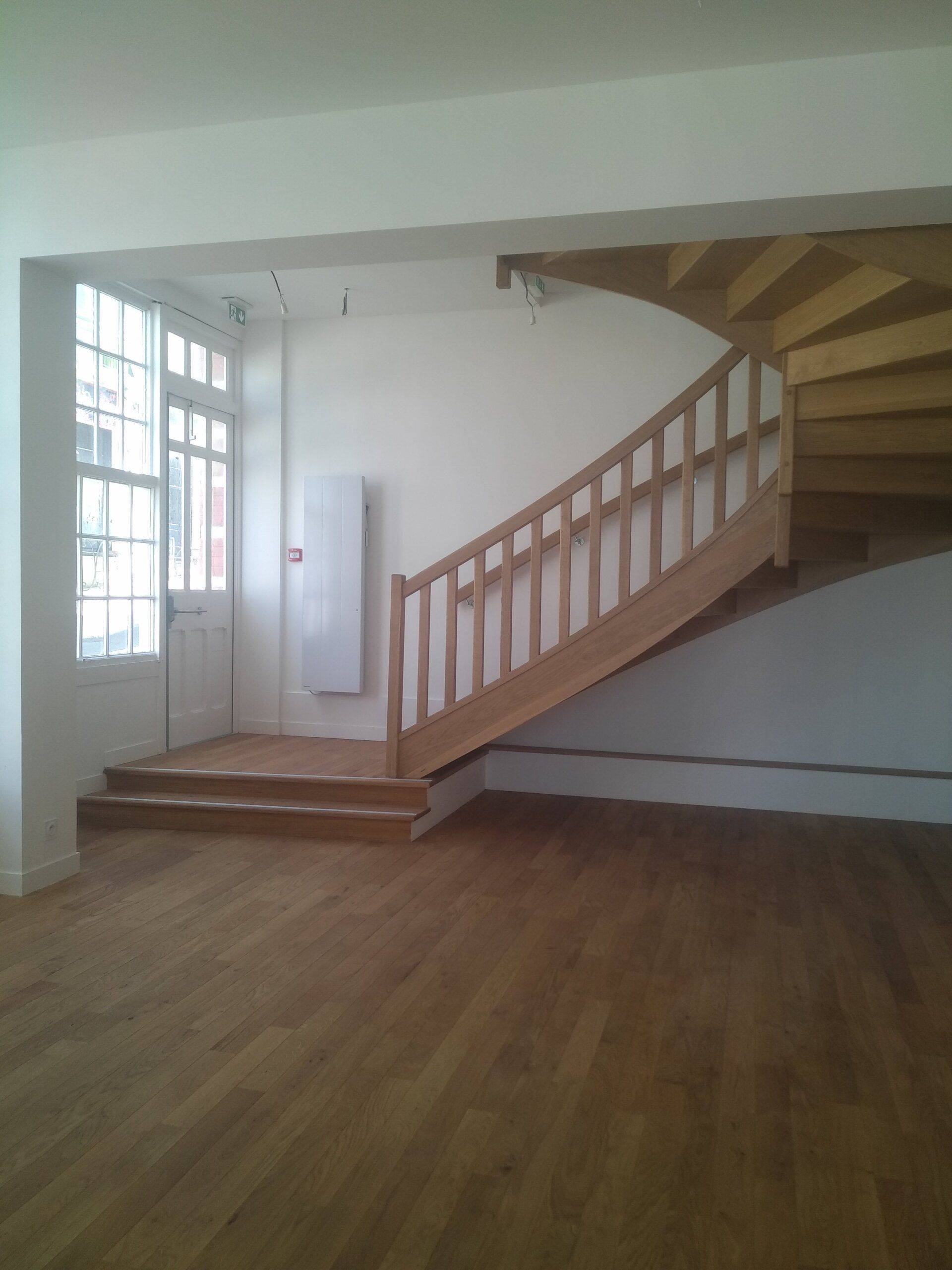 Parquet_contre_collé_Chêne_-_escalier_ERP-1920w